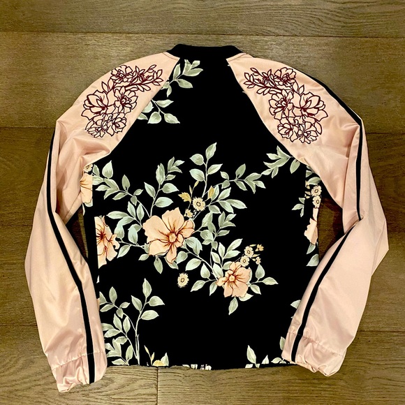 Pink and black flower guess jacket - Picture 3 of 5